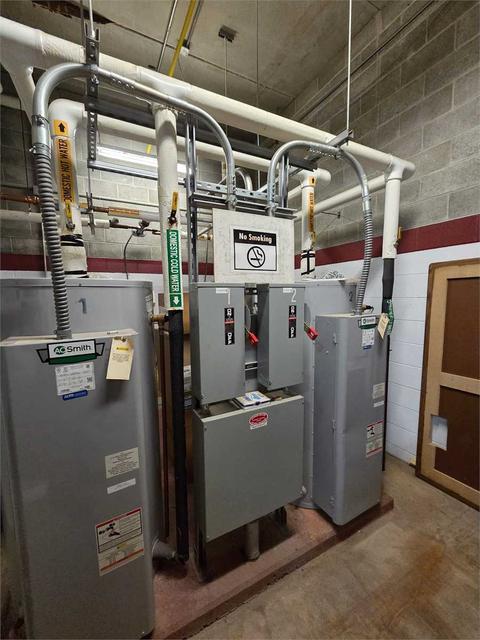 Commercial Storage Tank Water Heater (1 of 3)