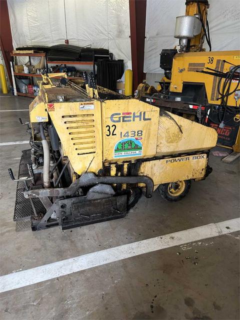 2001 Gehl 1438 Paver