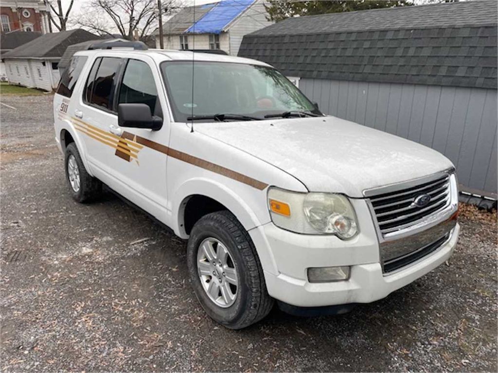 2010 Ford Explorer — photo 1