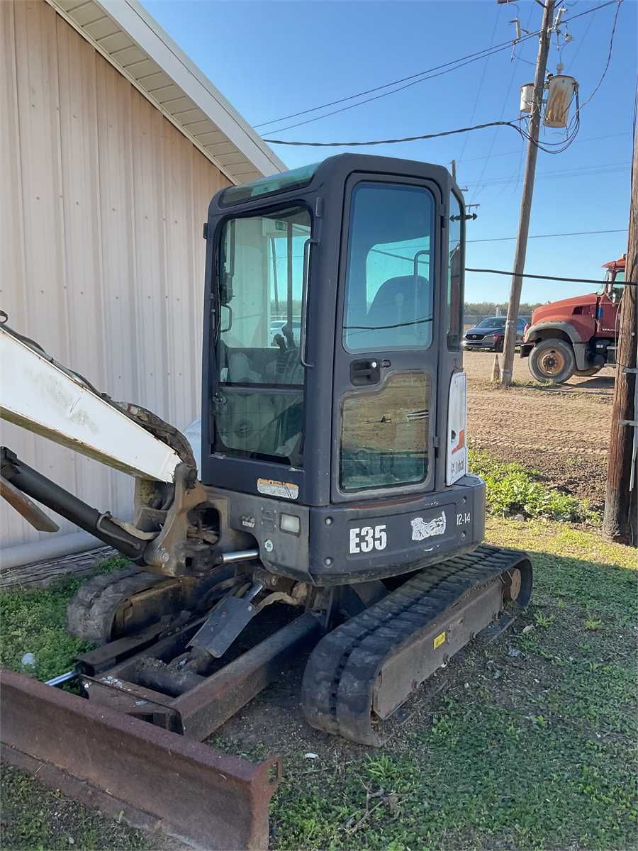Bobcat Excavator — photo 1