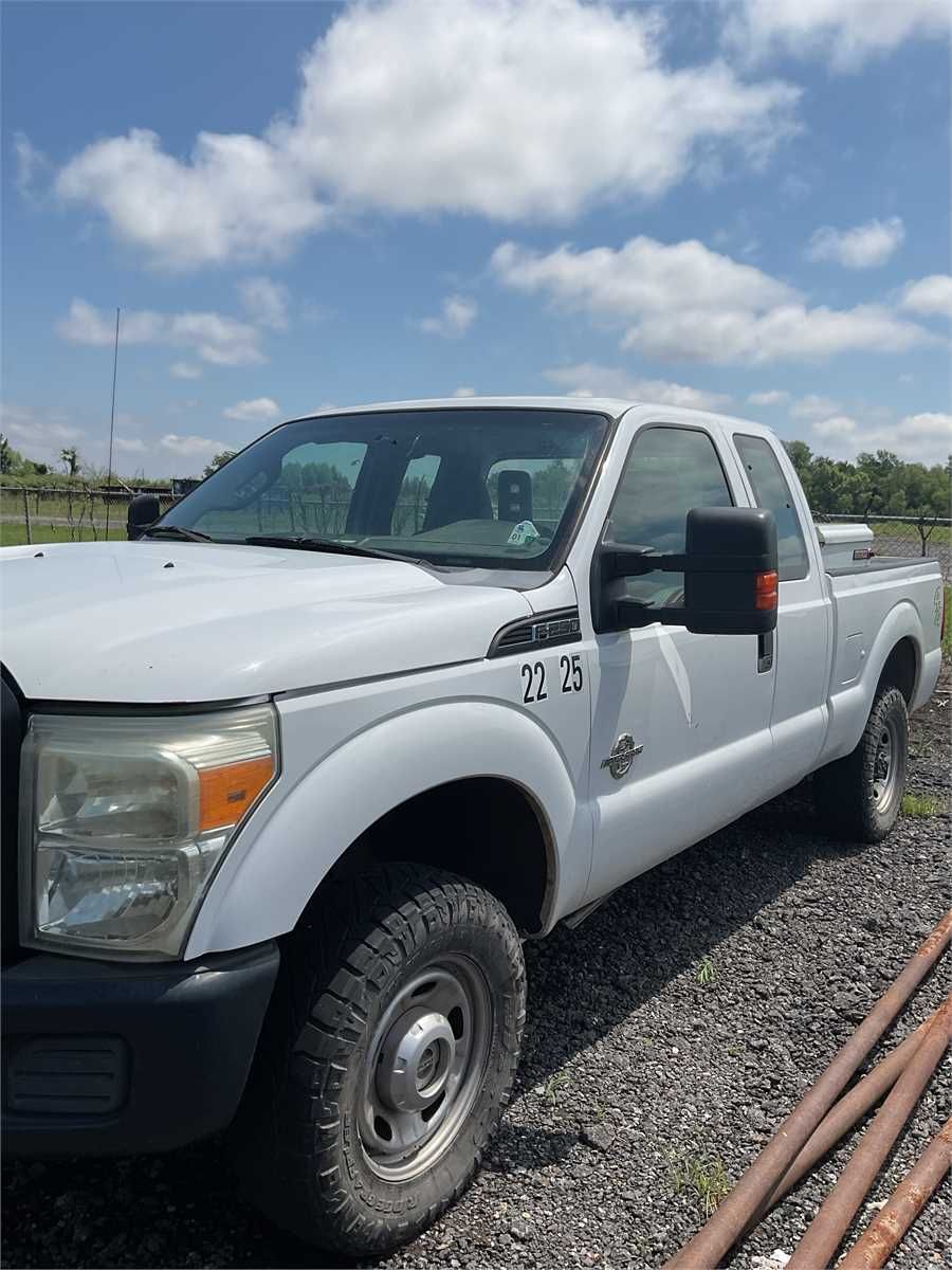 2011 Ford F-250 — photo 1