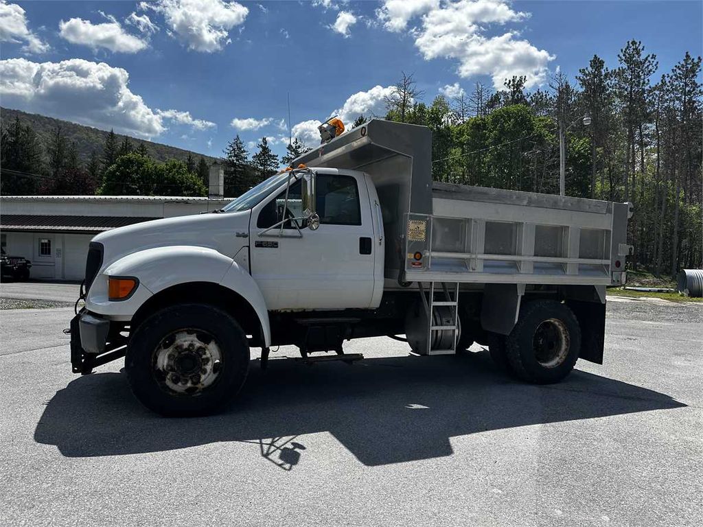 2001 Ford F650 XL Super Duty V8 Diesel with Snowplow and Spreader - photo 1