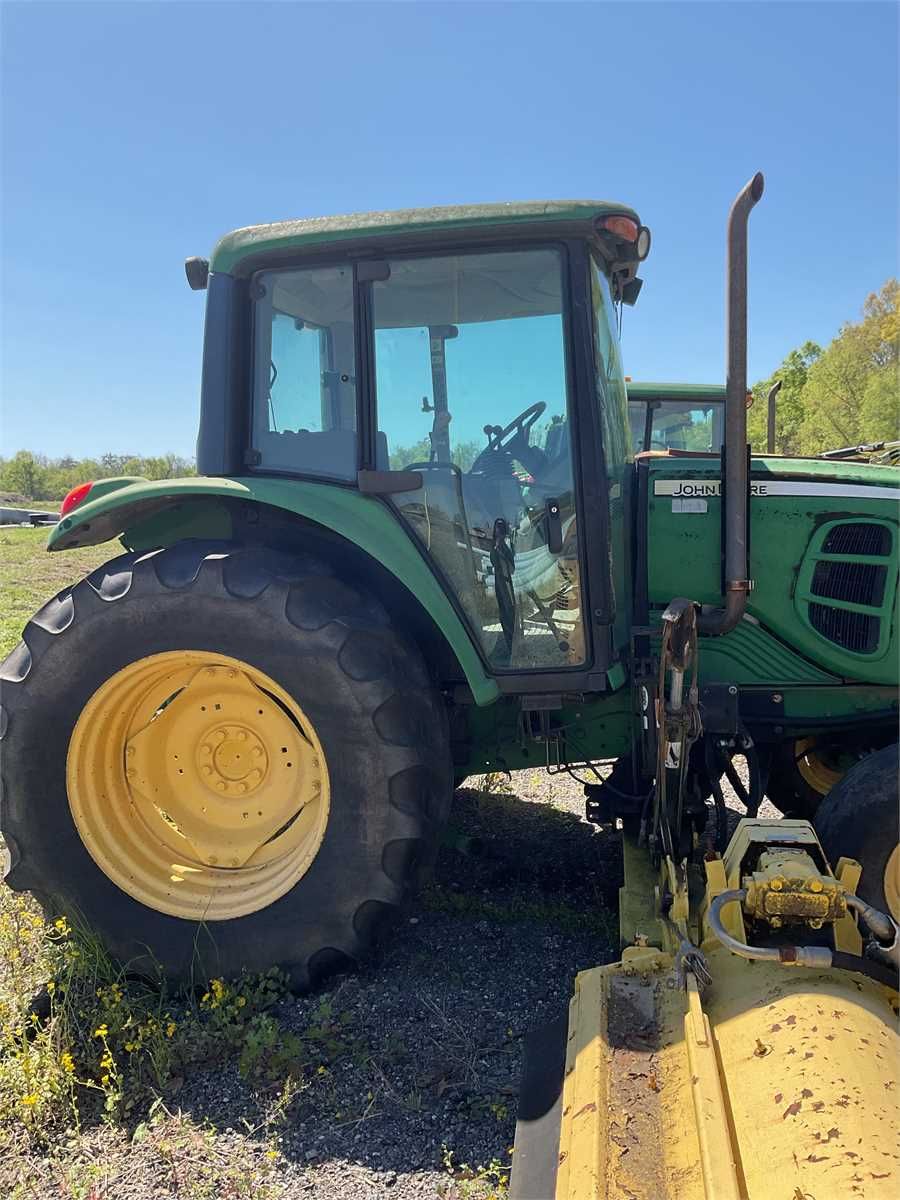 John Deere Tractor — photo 1