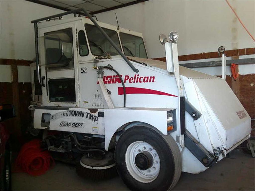 2006 Elgin Pelican Street Sweeper - photo 1