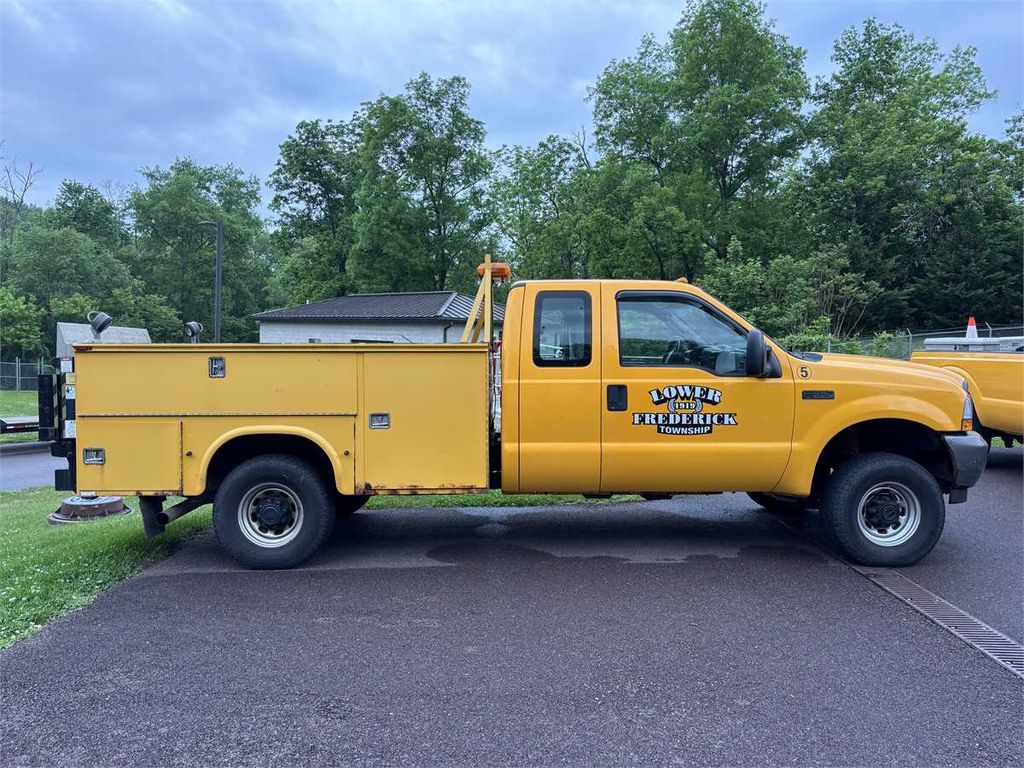 2004 Ford F-350 Utility - photo 1