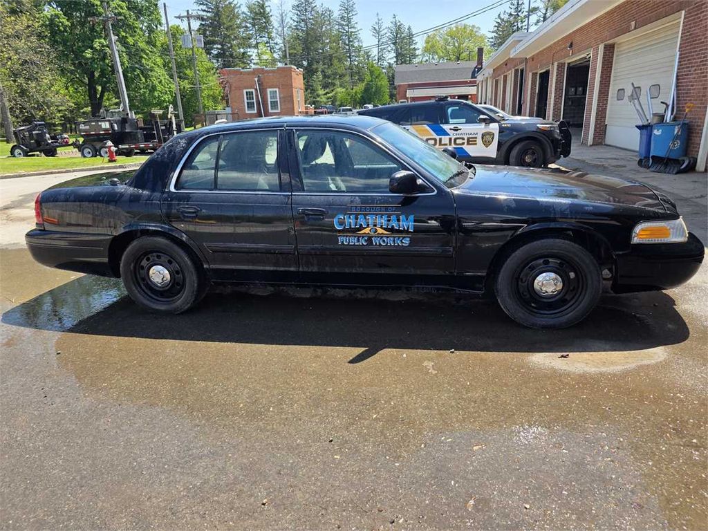 Ford Crown Victoria — photo 1