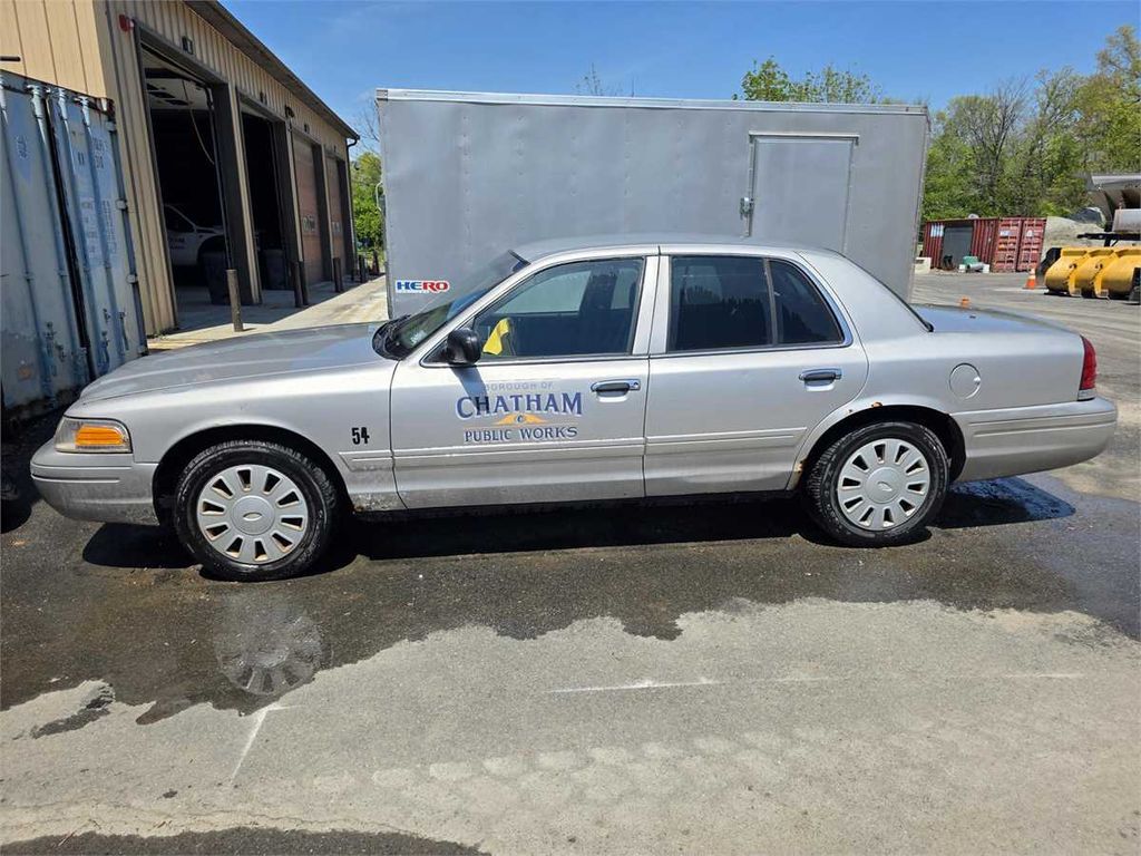 Ford Crown Victoria — photo 1