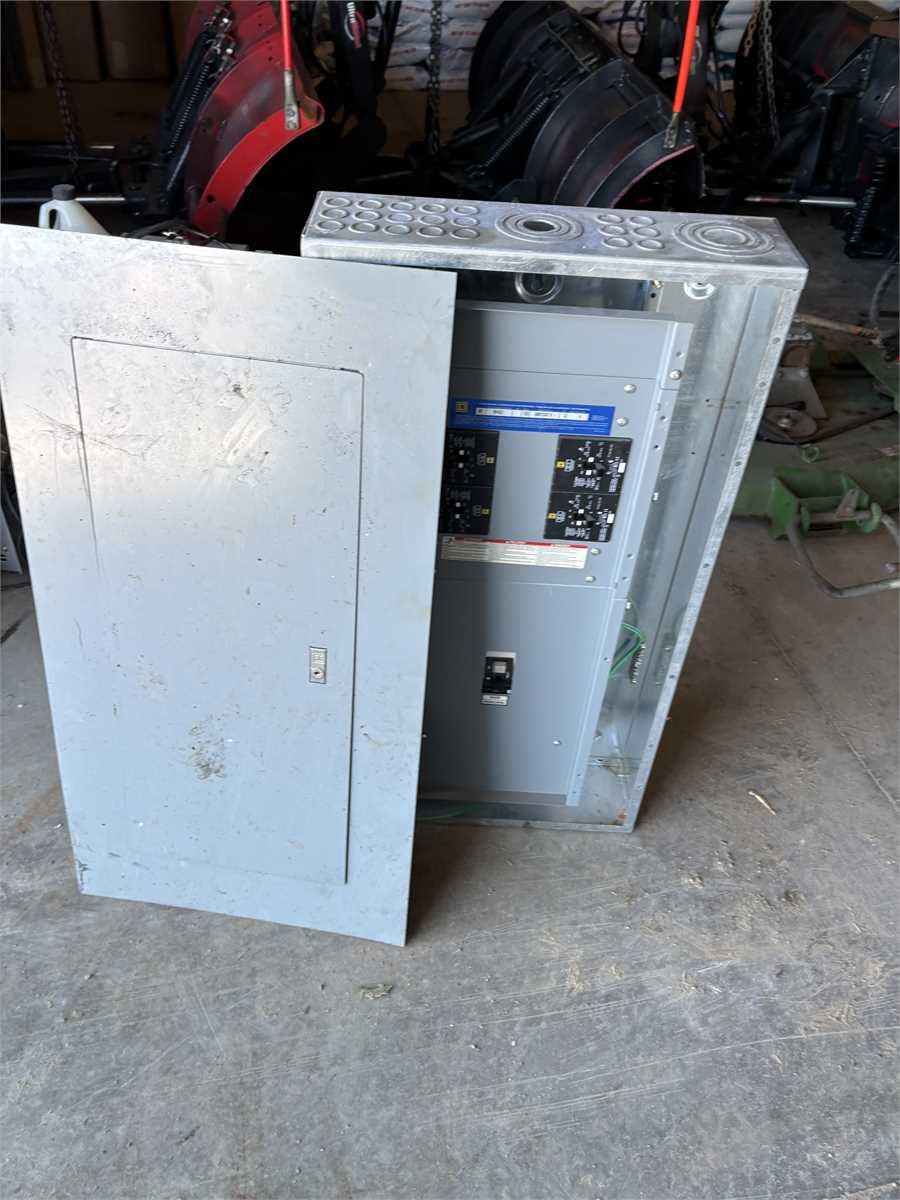 Square D NF412L1 NF Panelboard — photo 1