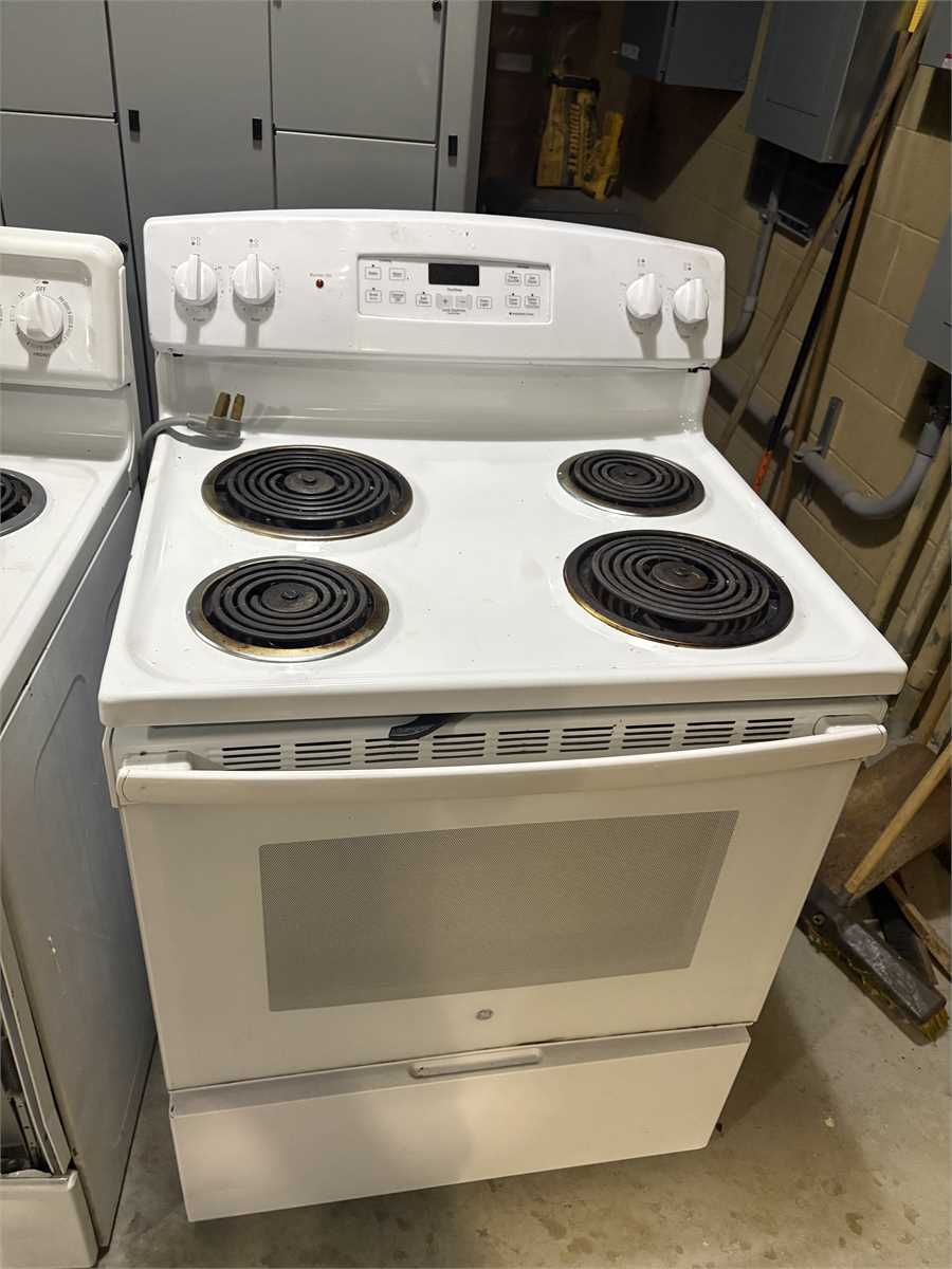 Lot of (2) Magic Chef / Maytag CGR3740ADH Freestanding Gas Ranges — photo 1