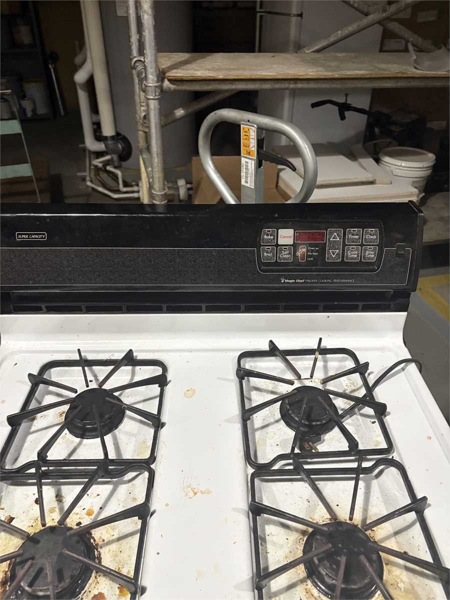 GE 30" Freestanding Self-Clean Electric Range — photo 1