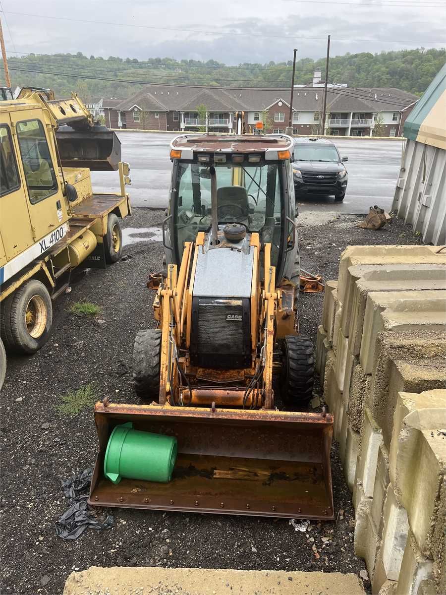 Case 580M Backhoe — photo 1