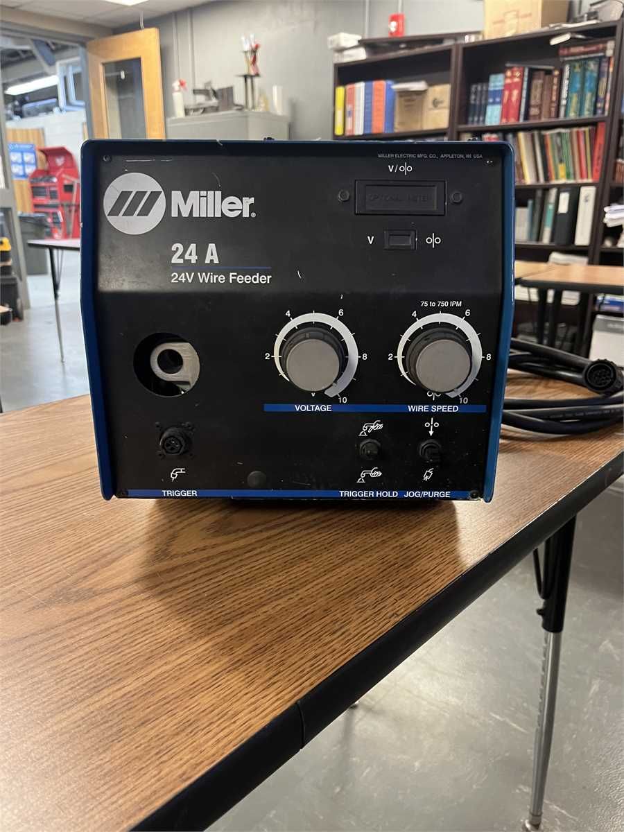Miller 24 A, 24V Wire Feeder, Welder — photo 1