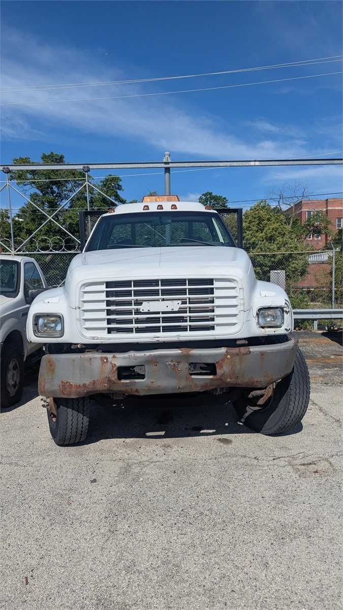 2002 GMC TC7H042 Stake Body Truck — photo 1