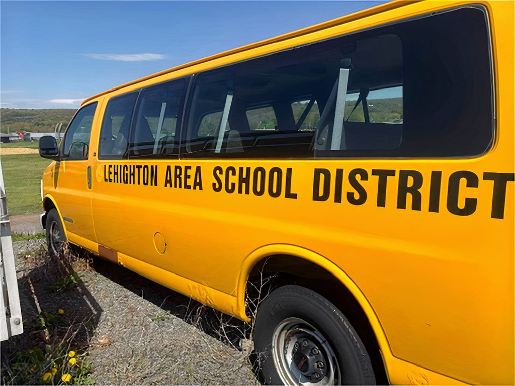 GMC SL 2001 School Van — photo 1