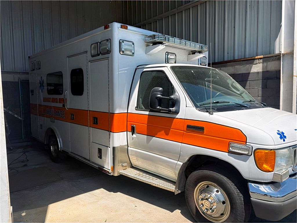 2006 Ford E-450 Ambulance — photo 1