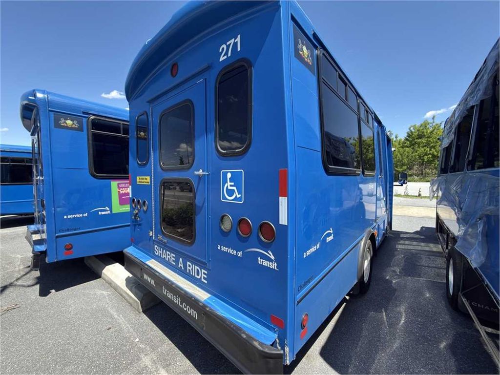 2017 FORD E-450 CUTAWAY — photo 1