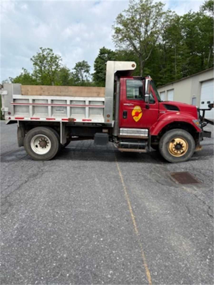 2010 International 7500 SFA 4x2 — photo 1