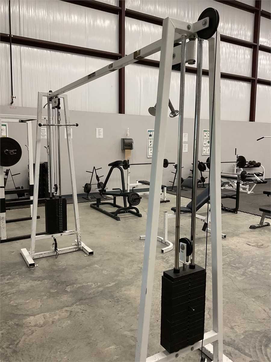 Lat Pulldown / Cable Machine — photo 1