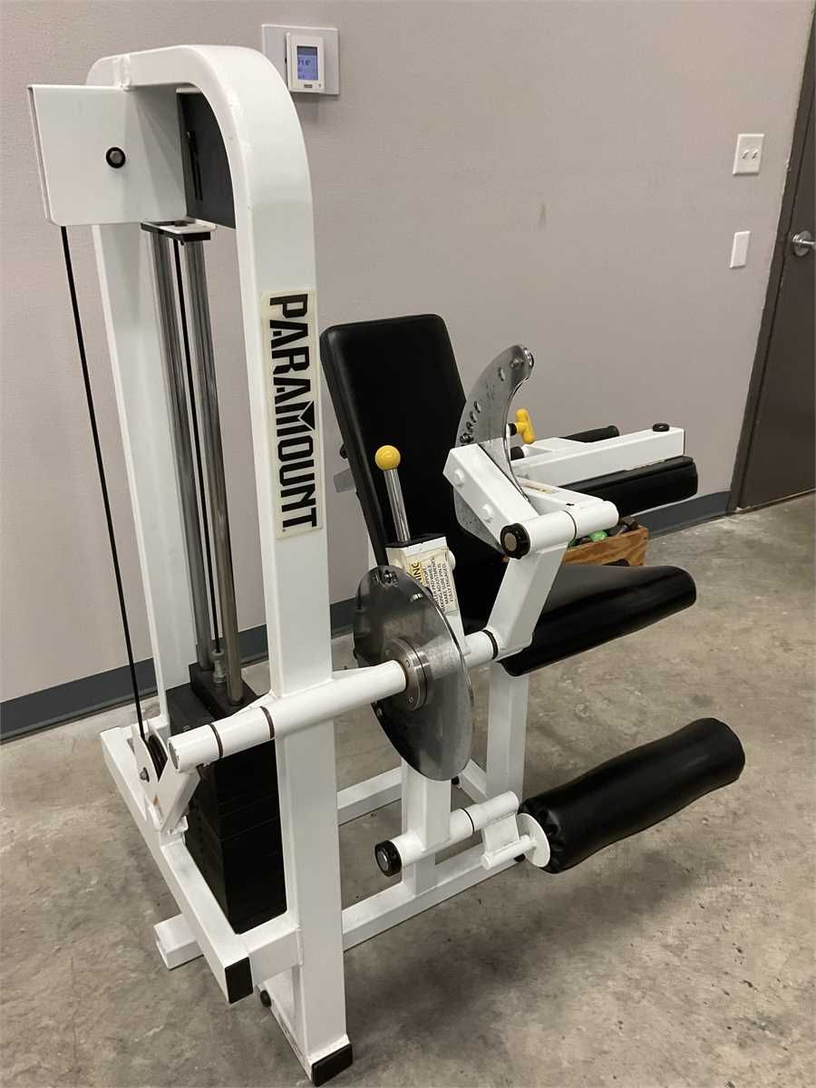 Paramount Leg Extension Machine — photo 1