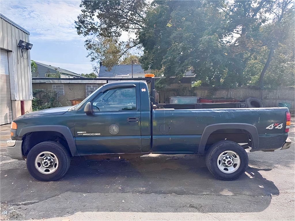 2006 GMC Sierra 2500 HD Truck — photo 1