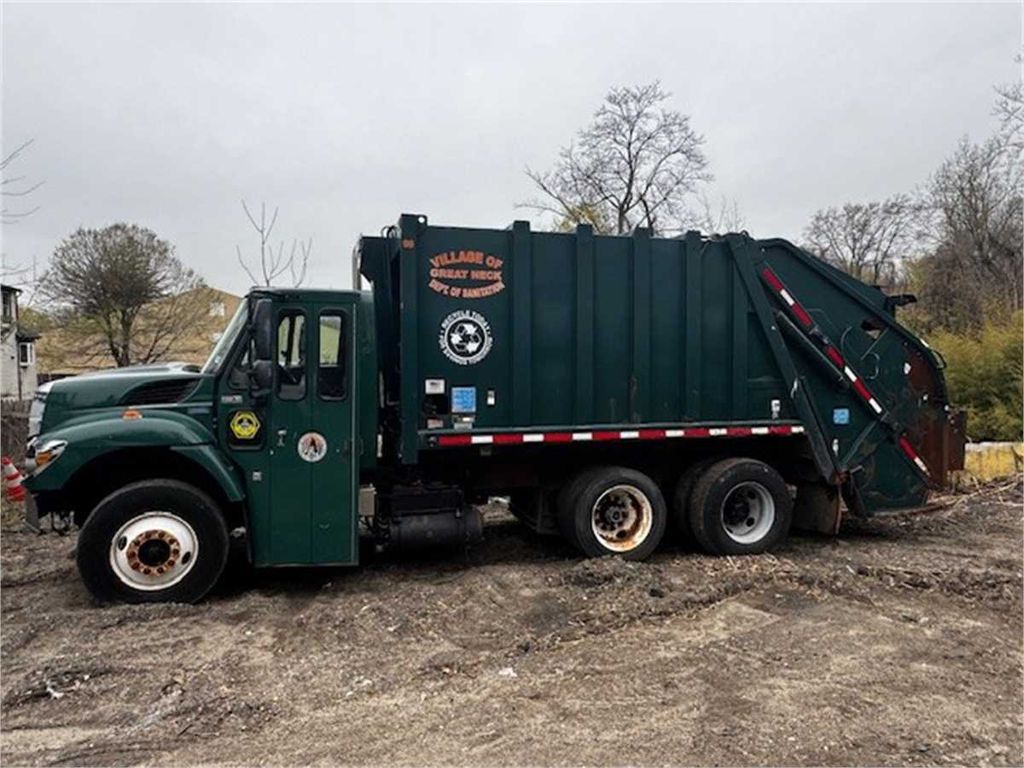 2008 International Sanitation Truck — photo 1