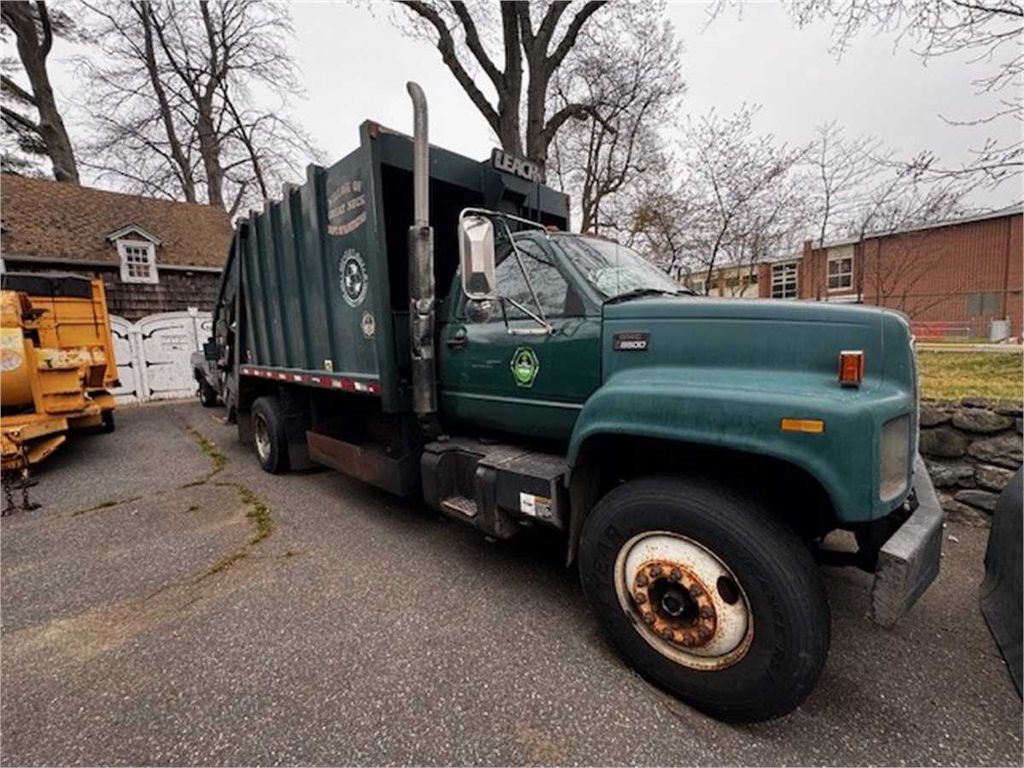 2002 GMC Sanitation Truck — photo 1