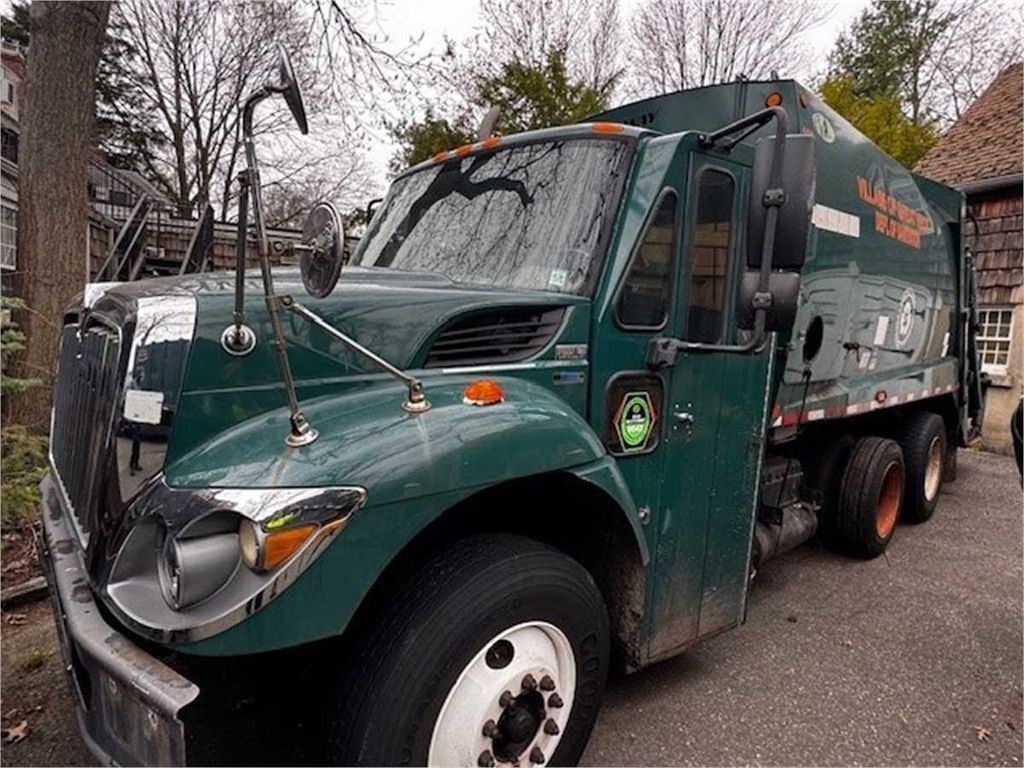 2009 INTERNATIONAL Sanitation Truck — photo 1