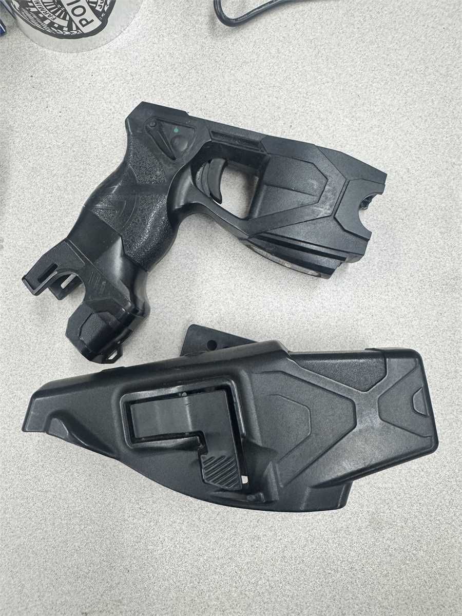 Taser 26 XP with holster — photo 1