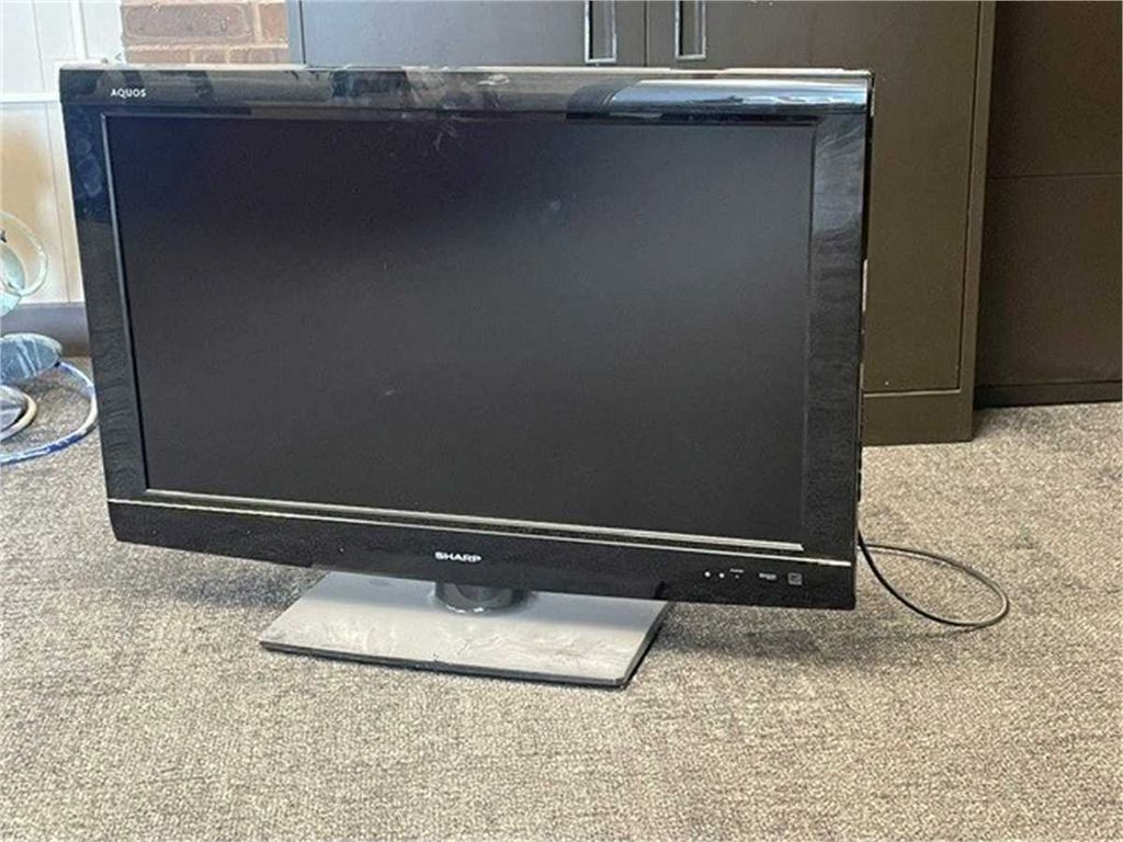 32" SHARP TV — photo 1