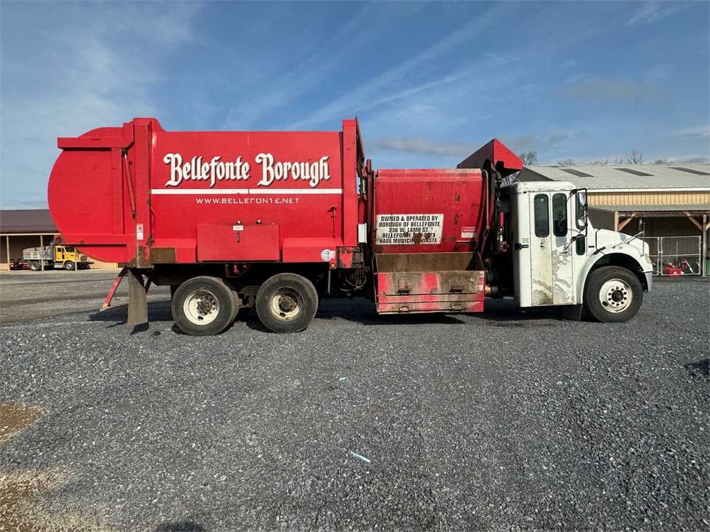 2010 Freightliner Garbage Truck - photo 1