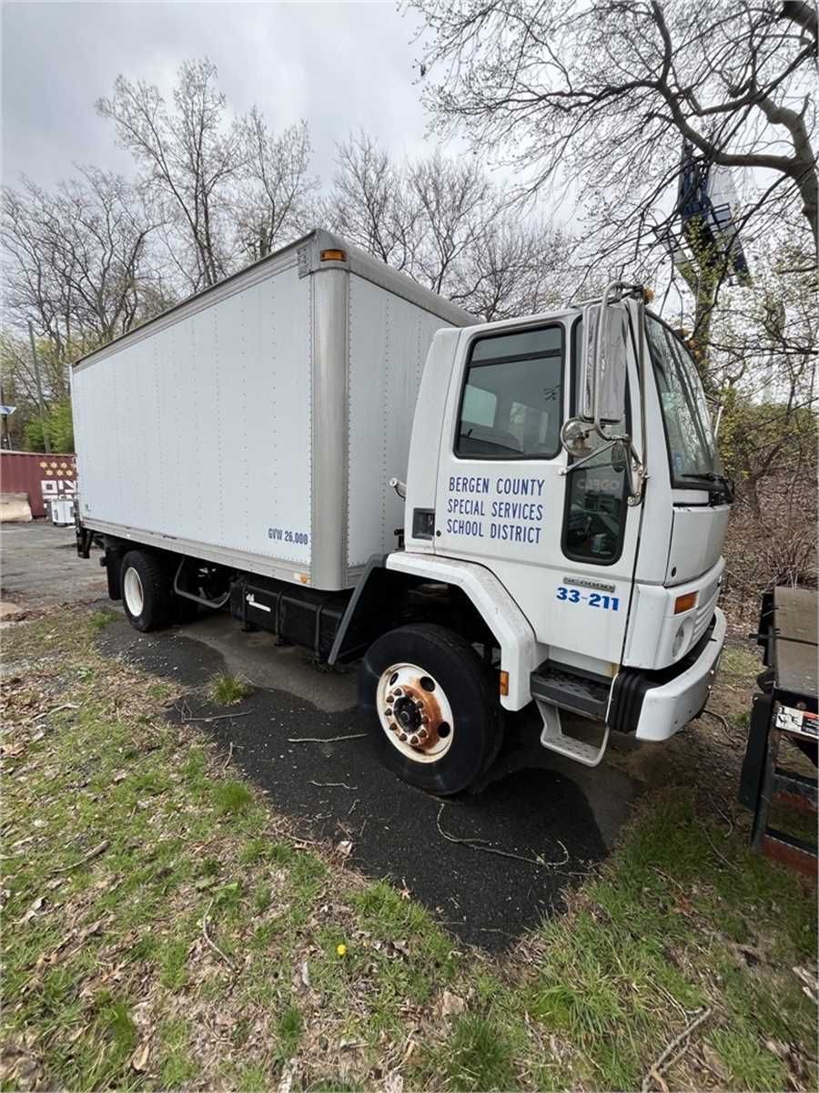 Sterling Truck SC-8000 2006 with Liftgate - photo 1
