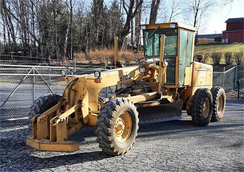 1988 John Deere 670B Road Grader - photo 1