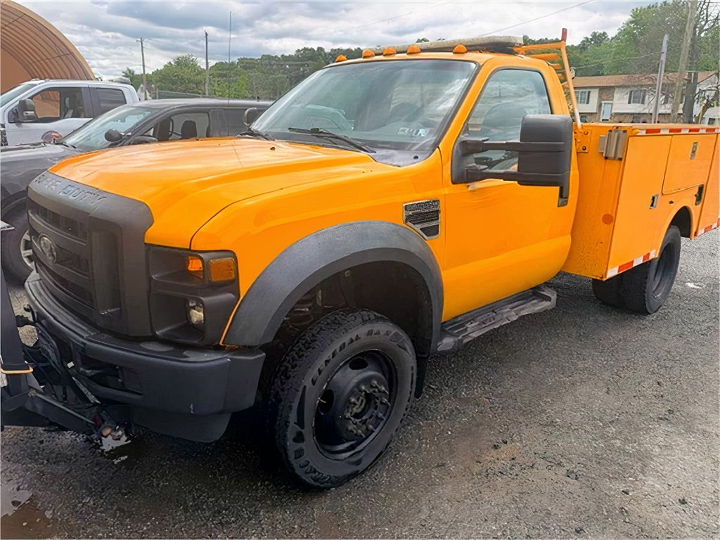 2010 Ford F550 - photo 1