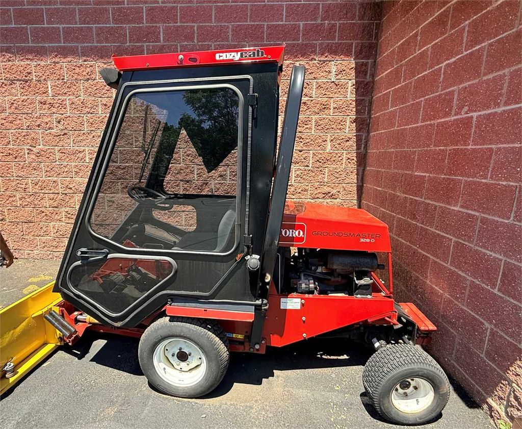 TORO GROUNDSMASTER 328-D tractor with Kubota D115 engine - photo 1