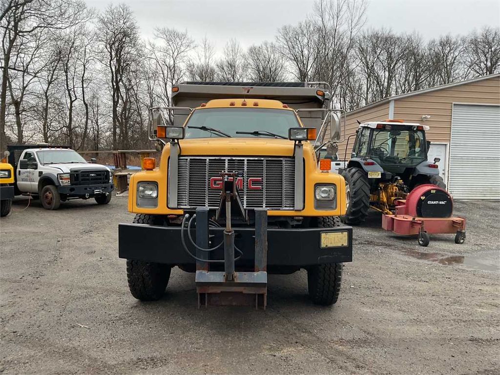 2002 GMC Dump Truck - photo 1