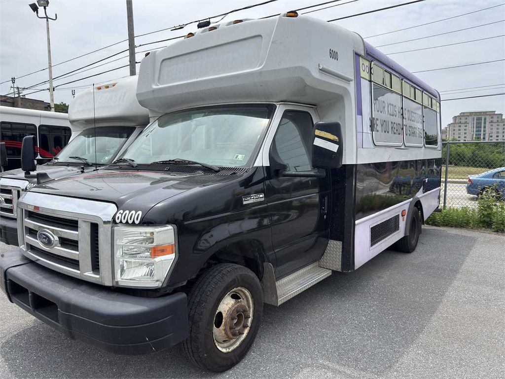 2017 Ford E-450 Cutaway 6000 - photo 1