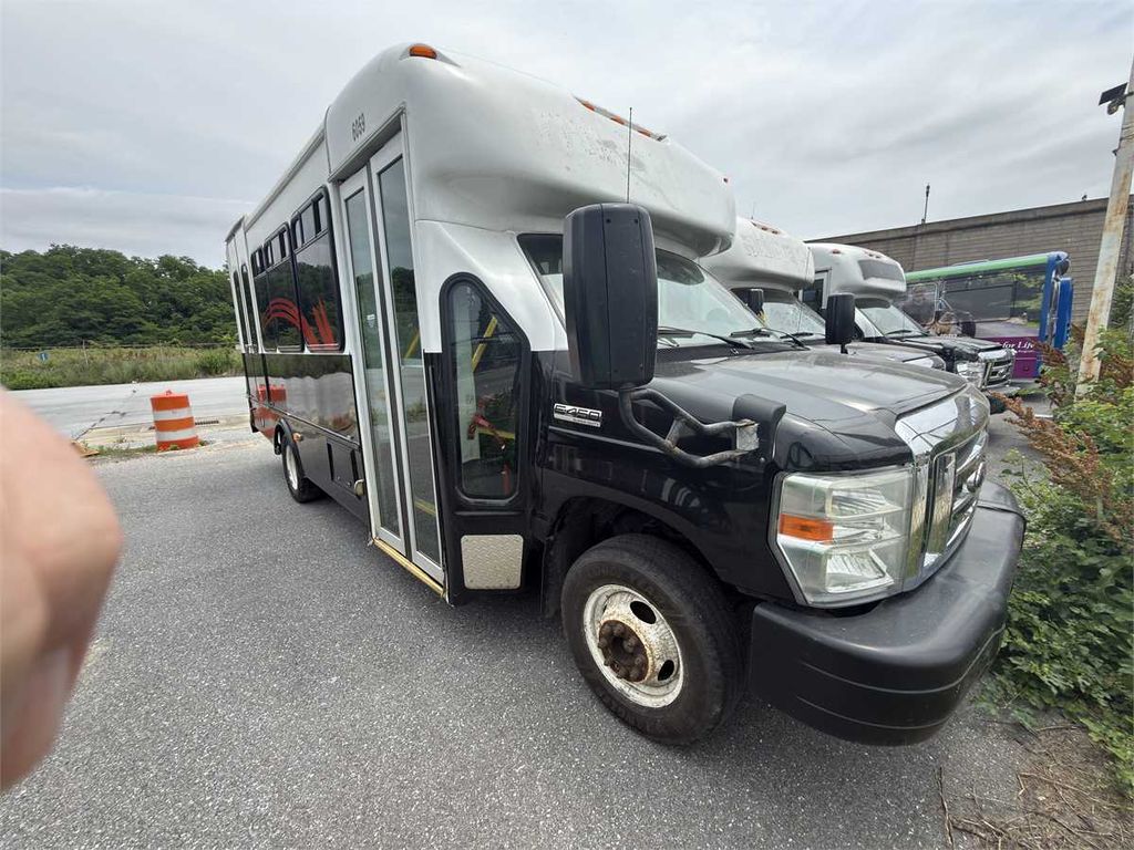 2019 FORD E-450 CUTAWAY 6059 - photo 1