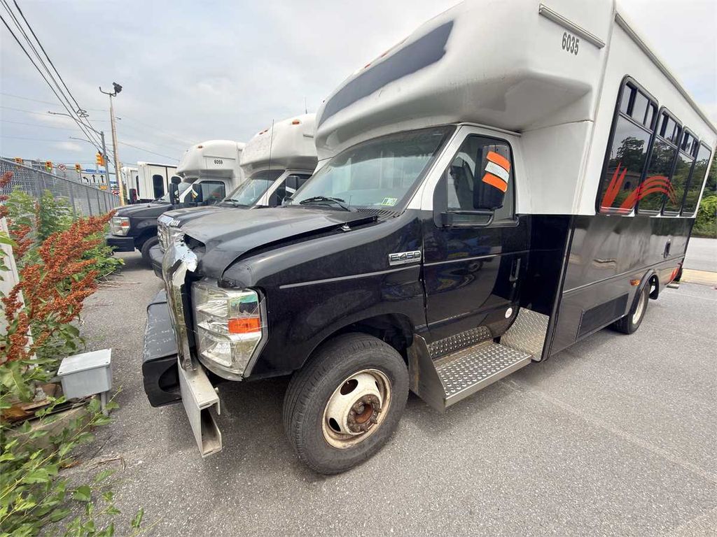 2018 FORD E-450 CUTAWAY 6035 - photo 1