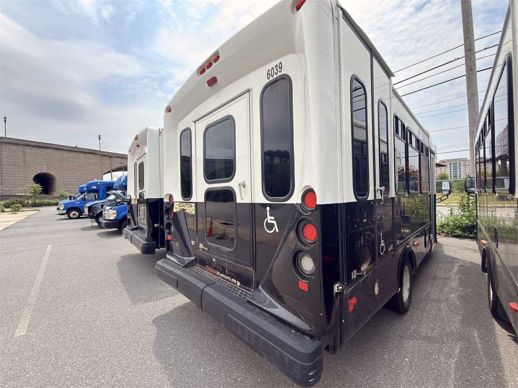 2018 FORD E-450 CUTAWAY 6039 - photo 1