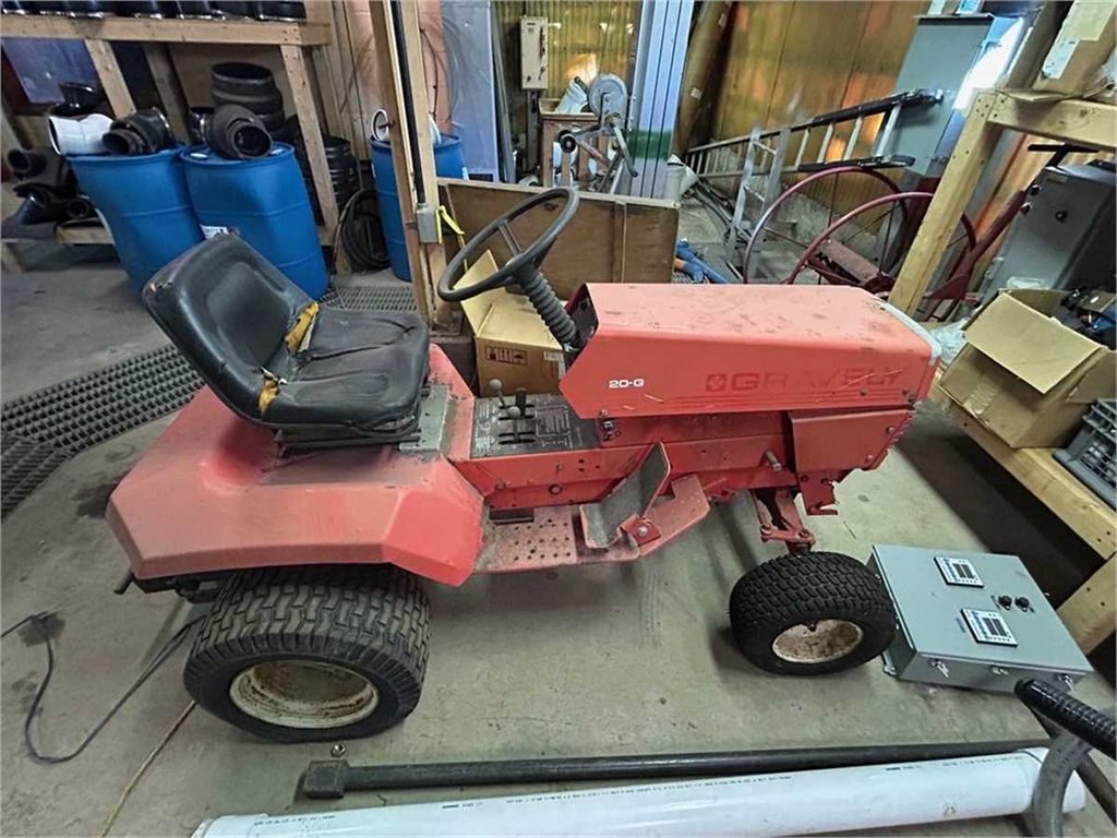 Gravely 20-G Professional Series Lawn Tractor w/Attachments - photo 1