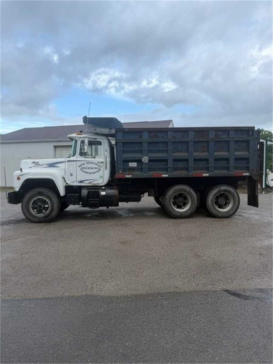 1990 Mack Tandem Dump Truck RD690S - photo 1
