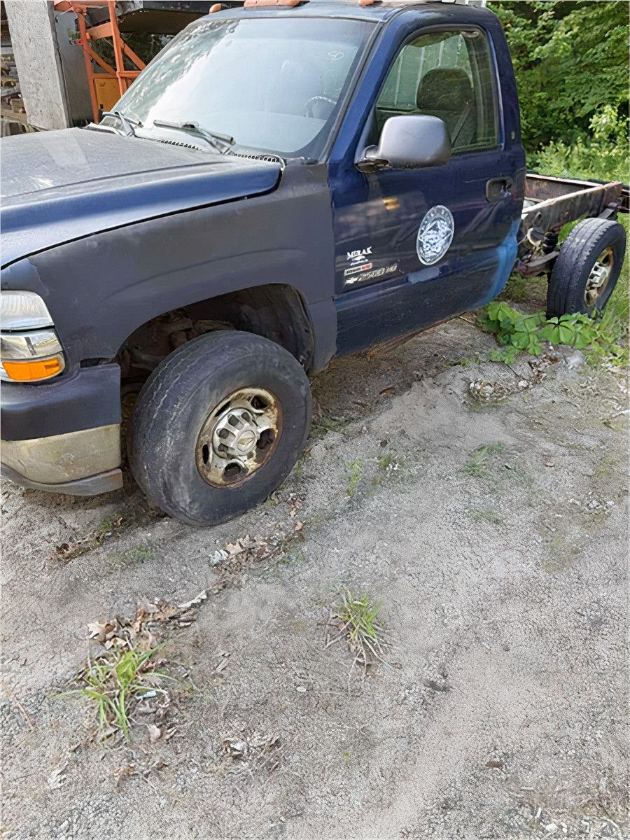 2001 Chevy 2500 - photo 1