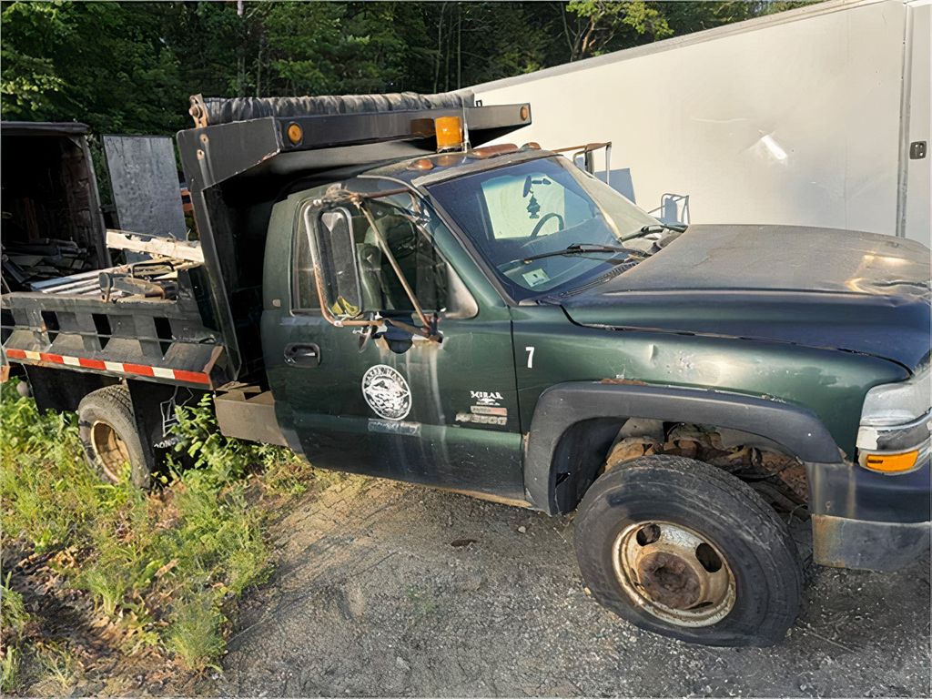 2001 Chevy 3500 - photo 1