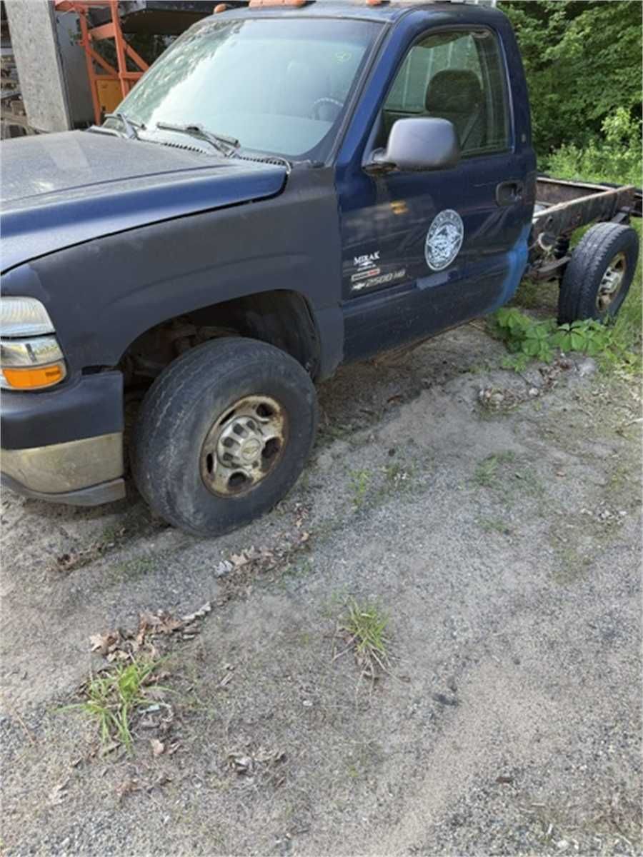 2004 Chevy 2500 - photo 1