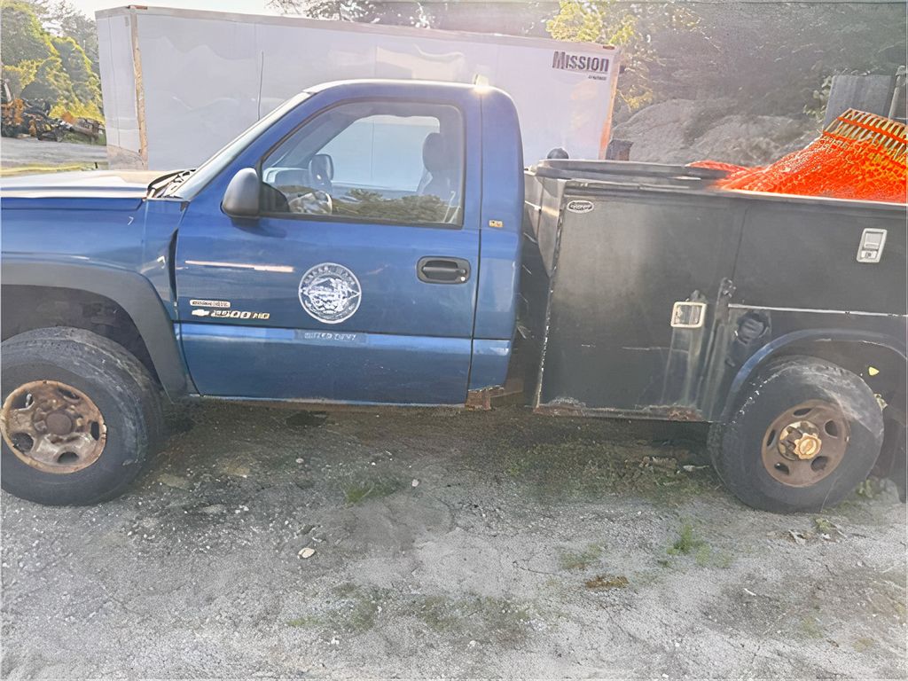 2004 Chevy 2500 - photo 1