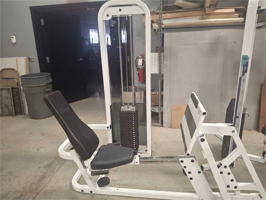 Leg Press Weight Machine - photo 1