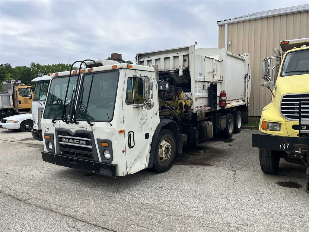 2012 MACK Side Loader Trash Truck - photo 1