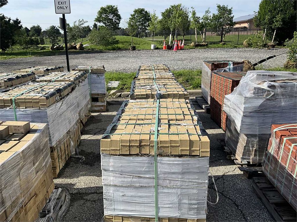 One Pallet of Belden Clay Wheatfield Pavers (Color: Buff) 4/4 - photo 1