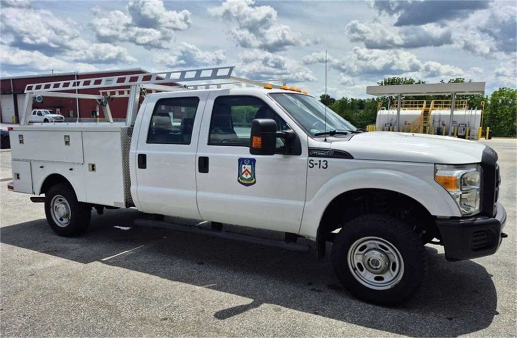 2015 Ford F-250 Utility Truck - photo 1
