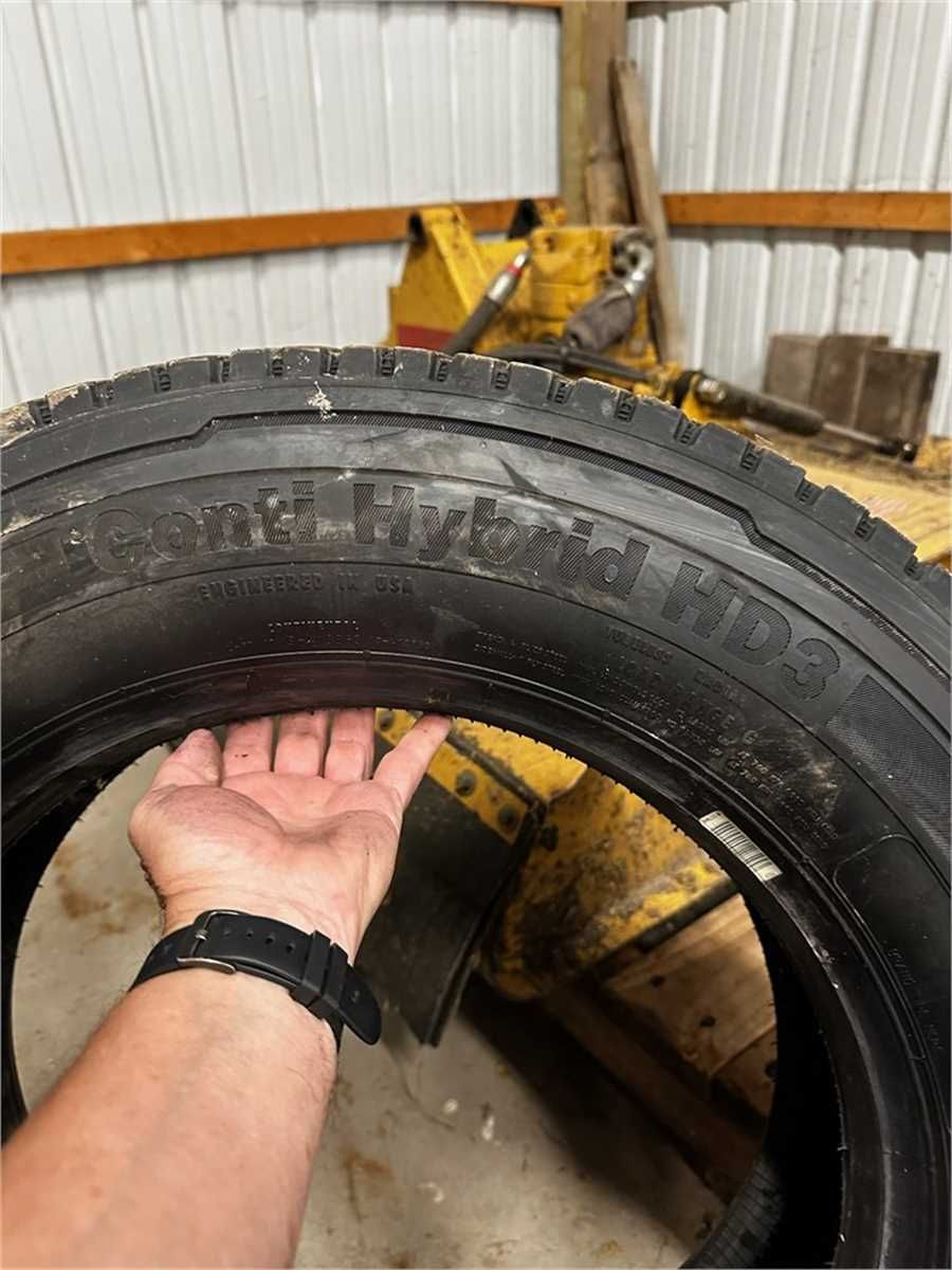 225/70R19.5 Continental Hybrid HD3 Truck Tires Set of 10 - photo 1